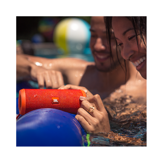 JBL Flip 3 - Yellow - Splashproof portable Bluetooth speaker with powerful sound and speakerphone technology - Detailshot 6