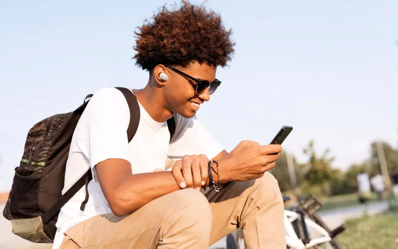 Take hands-free stereo calls on the go
