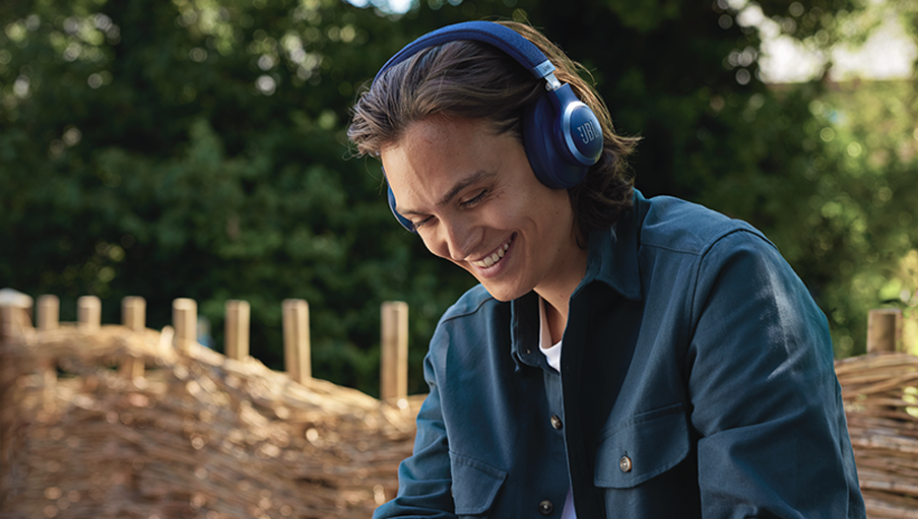 On-Ear vs Over-Ear Headphones: Specs, Performance, Use-Cases & More