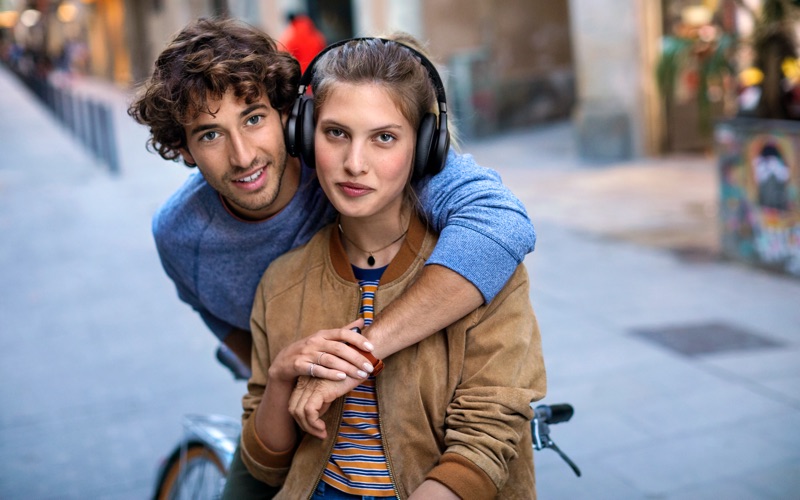 
Connect multiple speakers
