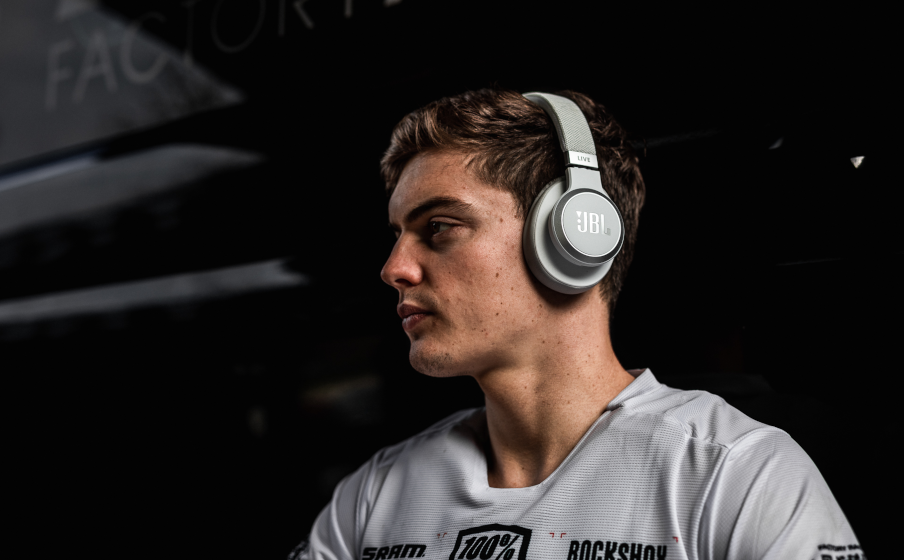 Jbl live react top