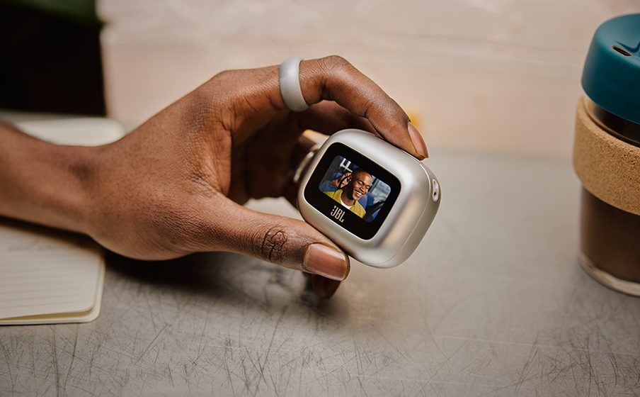 Convenient Smart Charging Case&trade; for app-free control