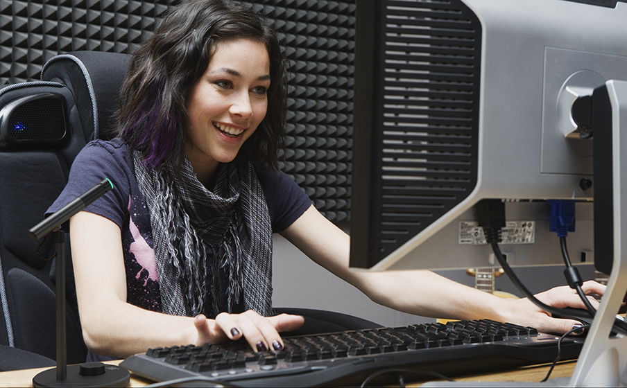 Single condenser microphone for perfect streaming